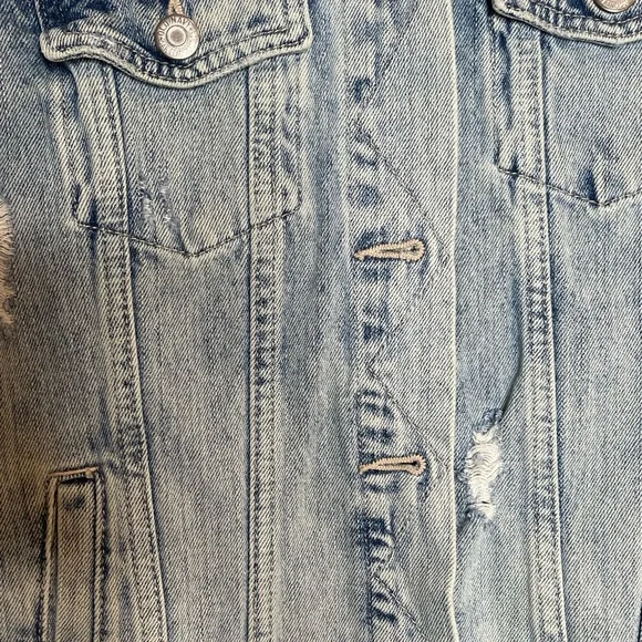 Old Navy Distressed Light Wash Denim Jacket – Size M - Picture 4 of 6